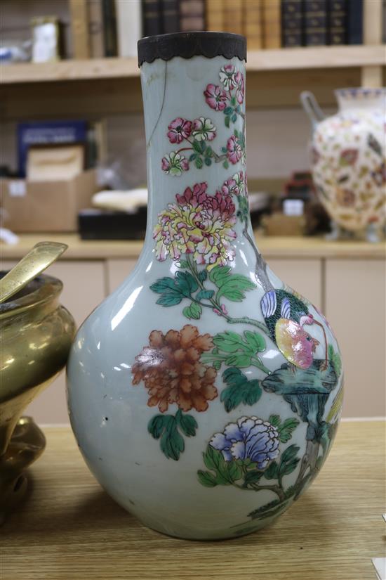 A Chinese famille rose bottle vase, an Export bowl and a blue and white pot